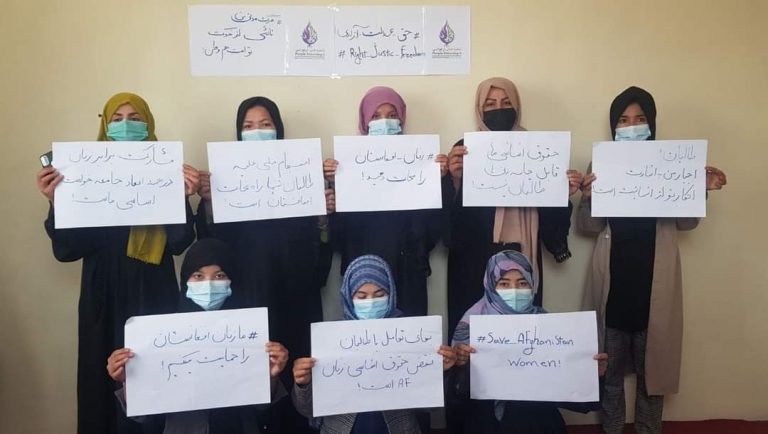 جنبش شنبههای ارغوانی: از تریبونهای جهانی طالبان را سفید نمایی نکنید