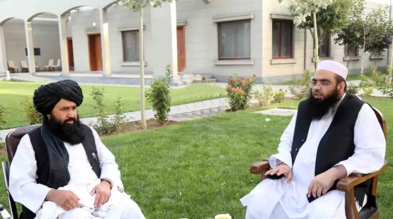 مولوی عبدالکبیر: آموزش دینی در اولویت قرار دارد