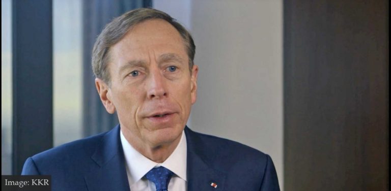 پترایوس: قطع کمکهای آمریکا باعث فروپاشی ارتش افغانستان شد