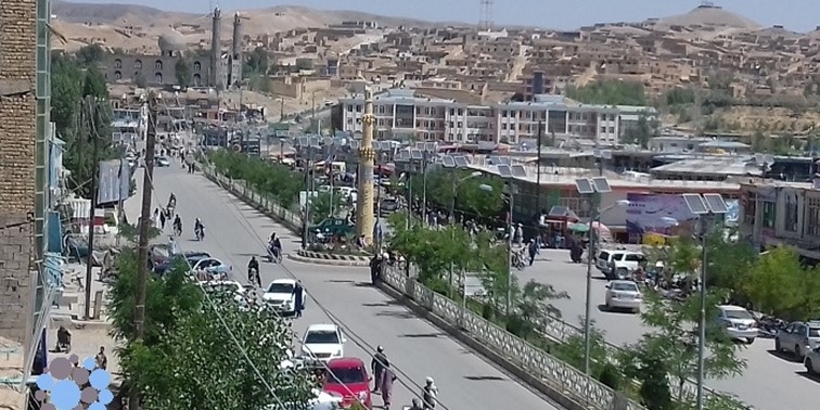 طالبان یک زن را در شهرستان دولتیار غور در ملا عام شلاق زدند