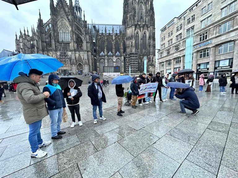 تجمع اعتراضی افغانستانیهای کلن آلمان در واکنش به حضور و سخنرانی اخیر مقام طالبان